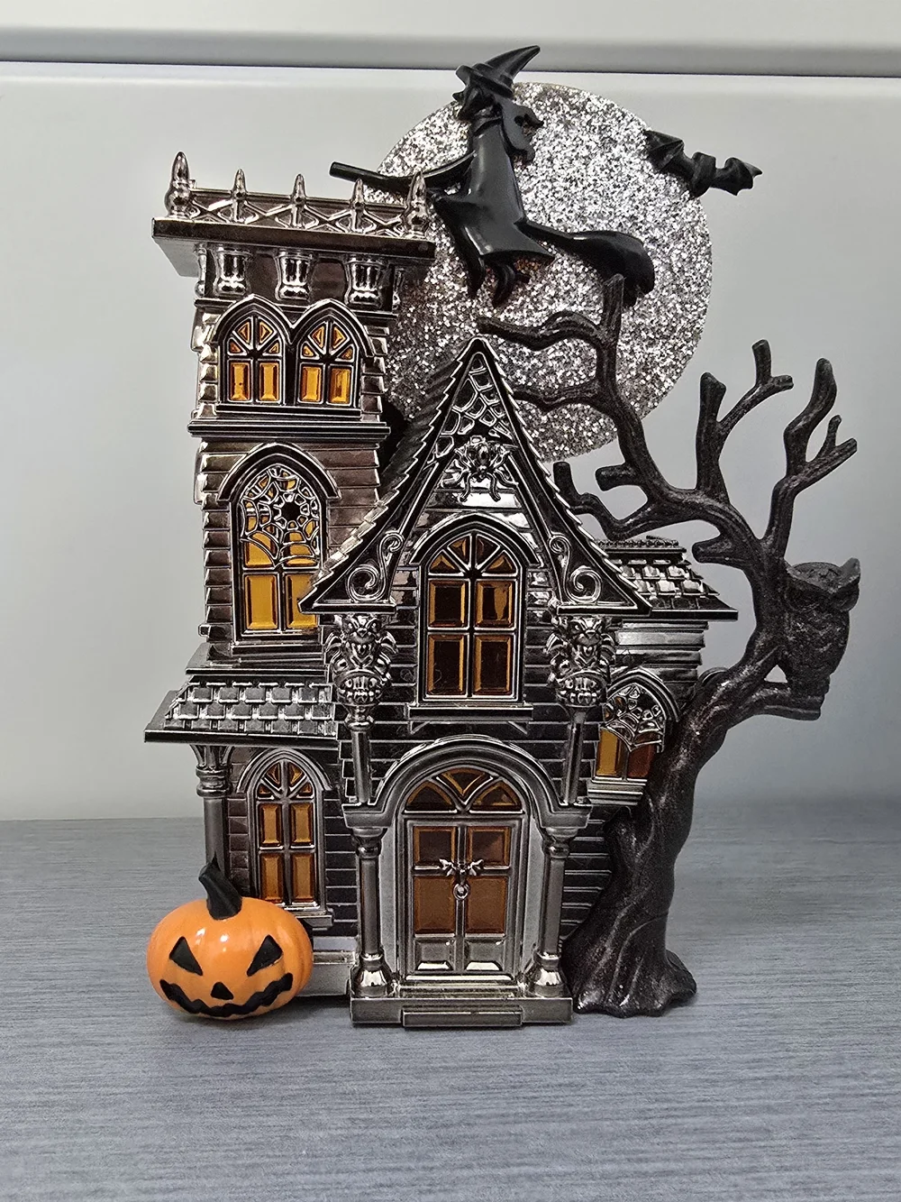 🎃 Haunted House Wallflower Plug-in